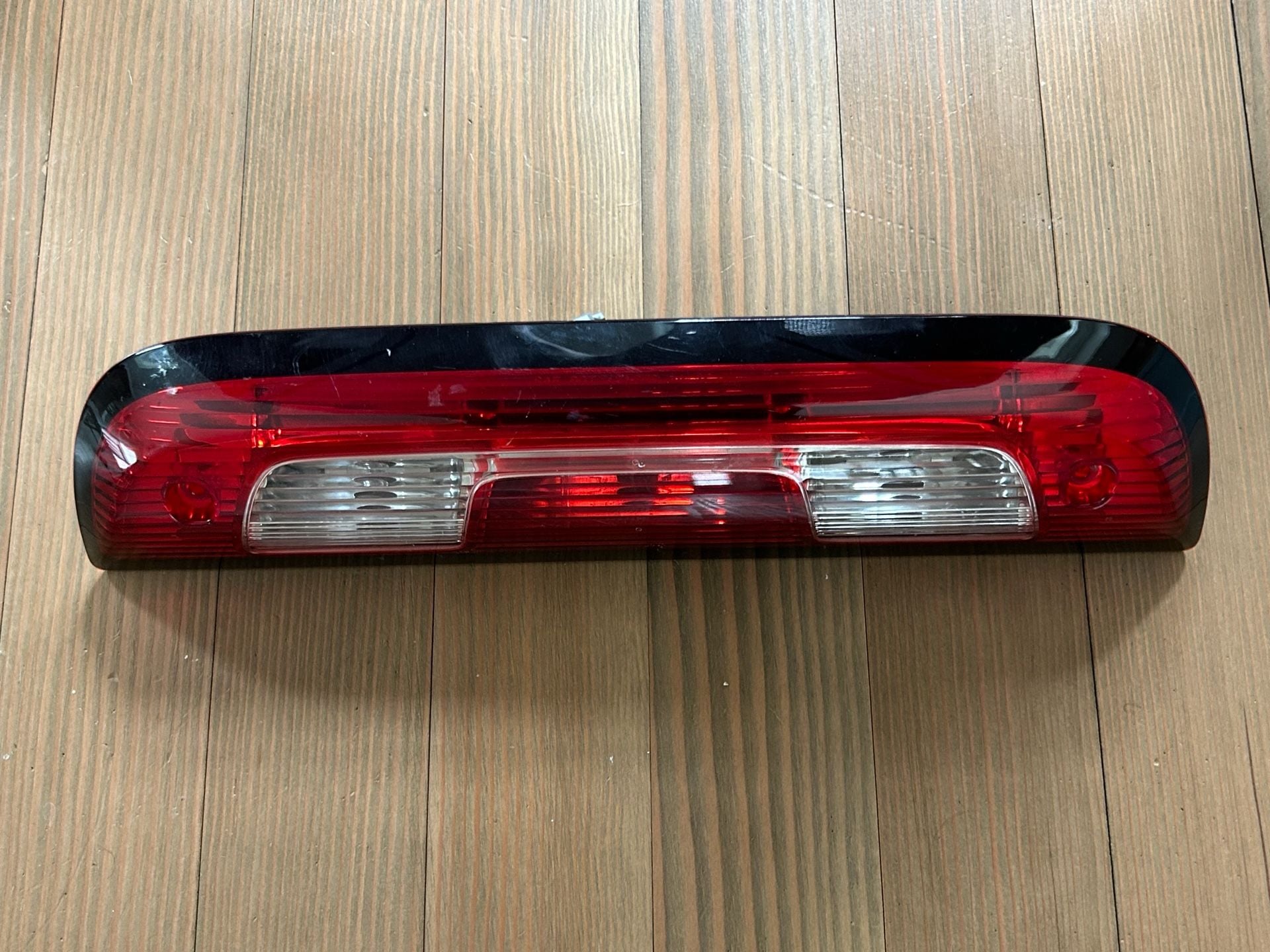 Genuine GM Third Brake Light and Cargo Lamp Assembly (Part 23509162) 1