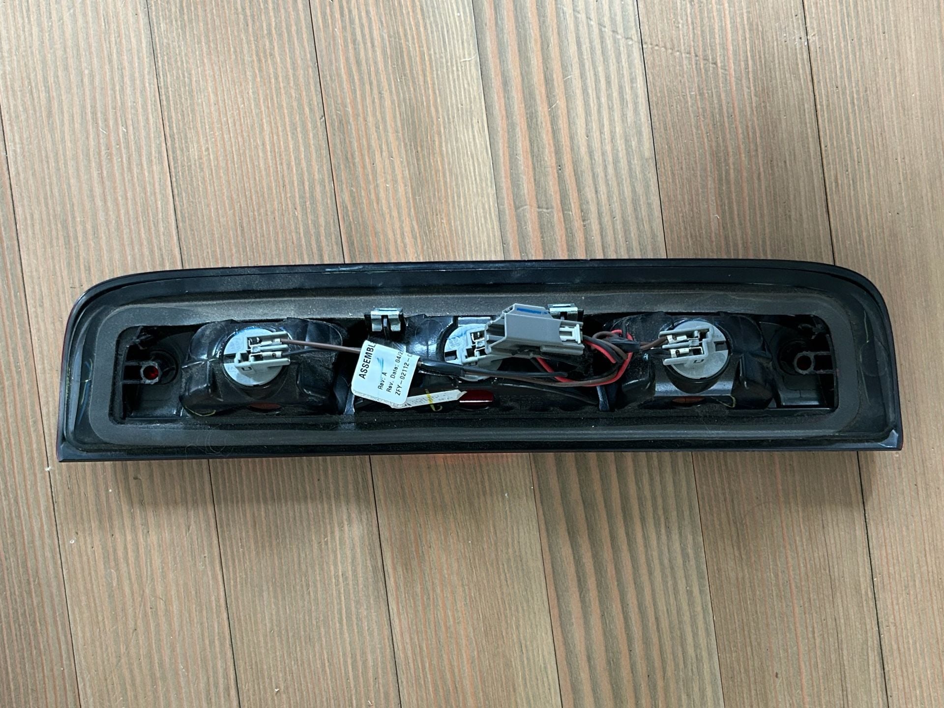 Genuine GM Third Brake Light and Cargo Lamp Assembly (Part 23509162) 2