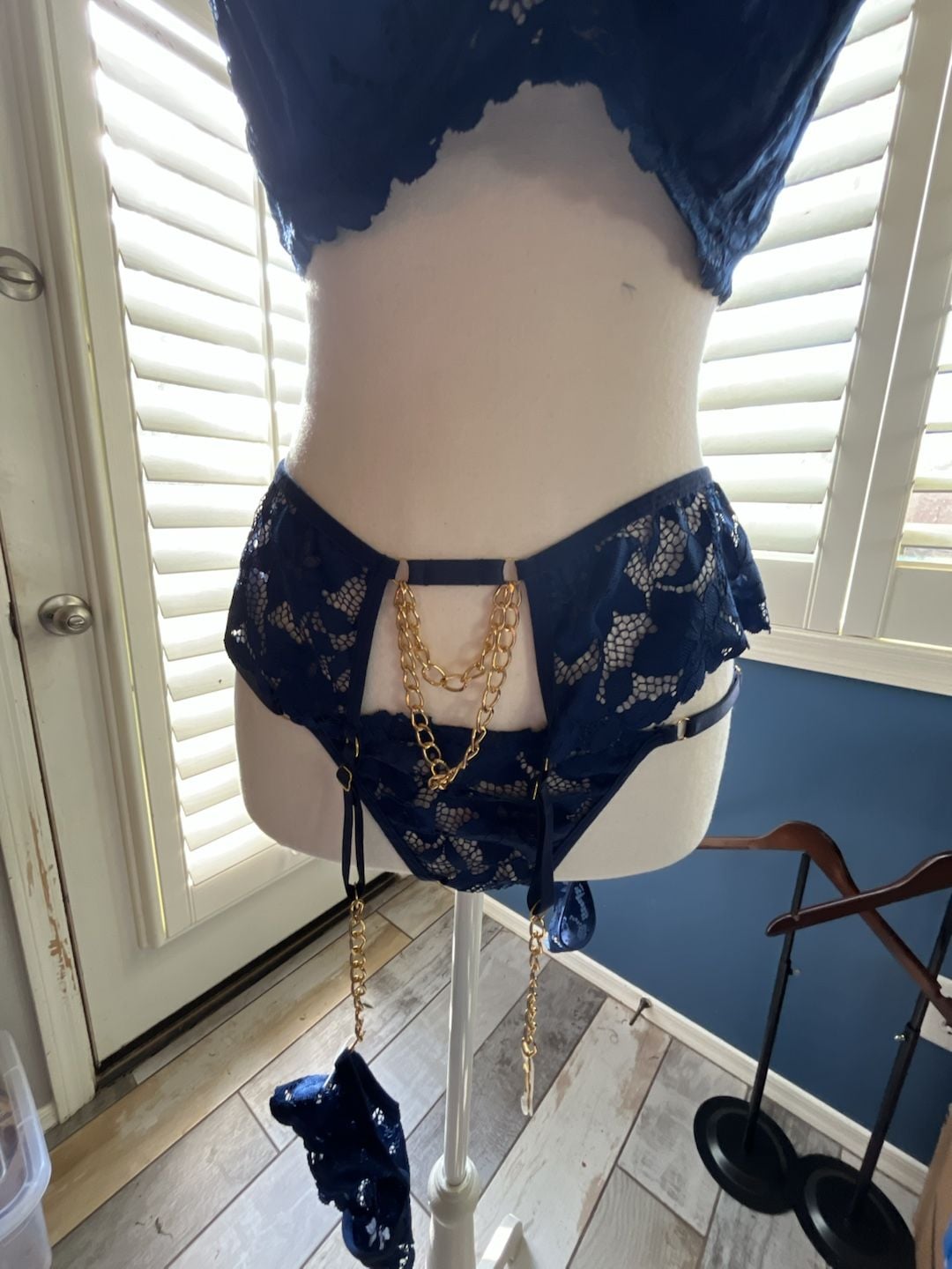 Navy Blue Lace Lingerie Set with Gold Chain Detail 5
