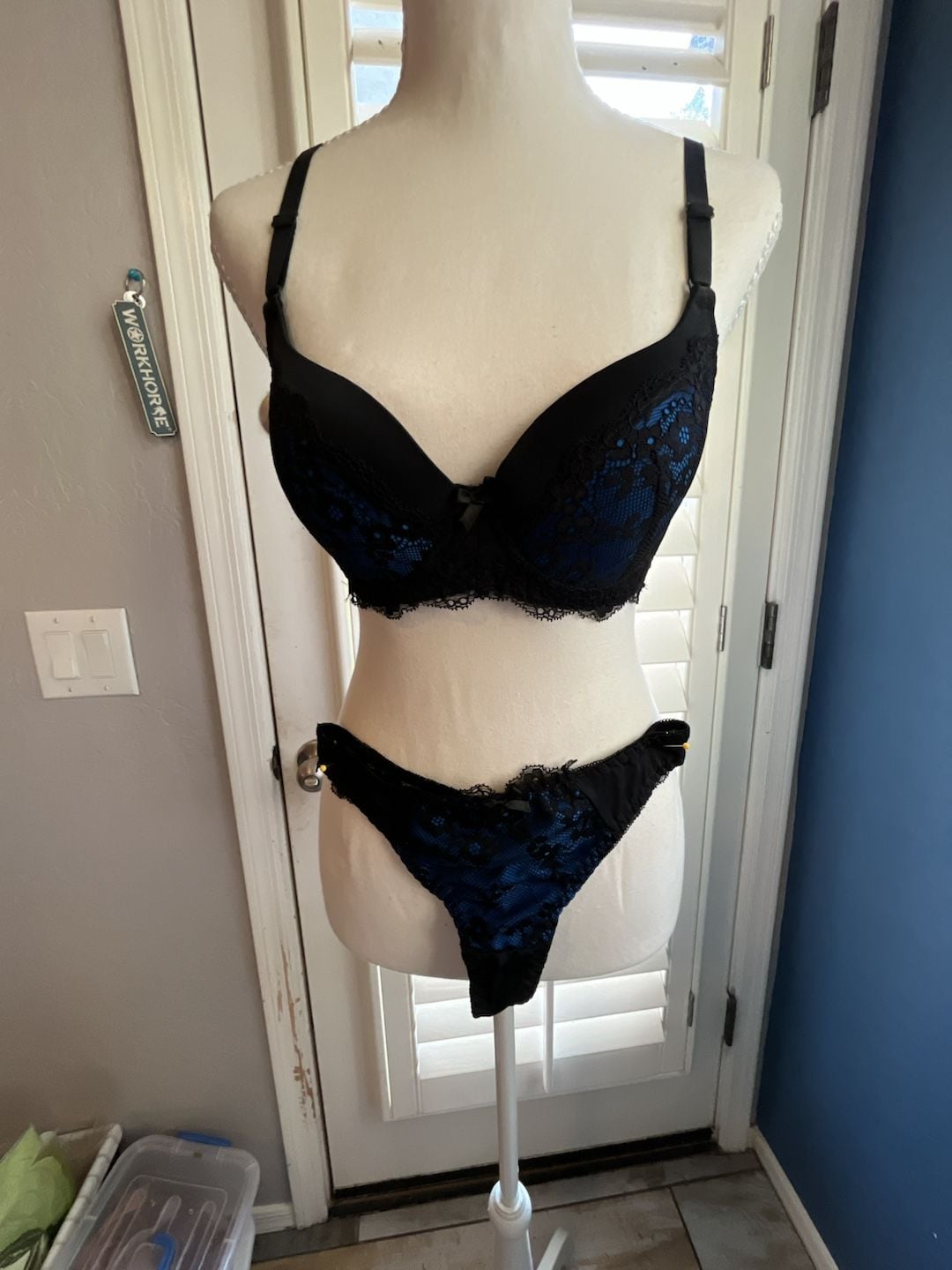 Lace Push-Up Bra and Thong Set 1
