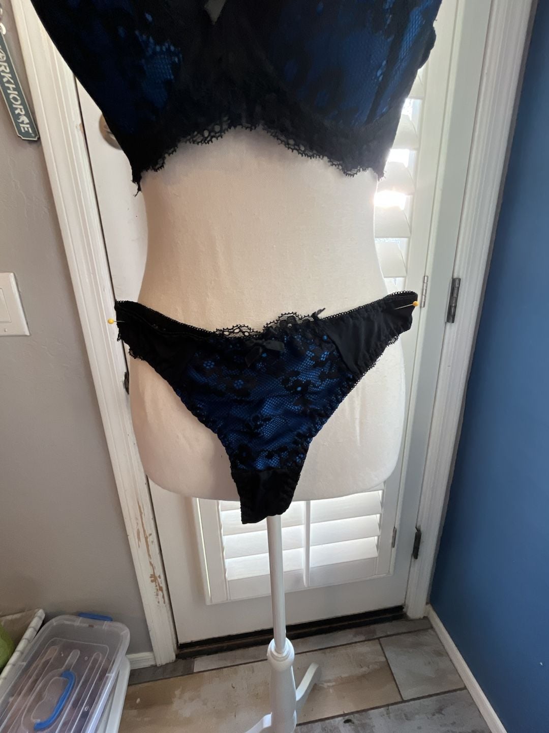 Lace Push-Up Bra and Thong Set 3
