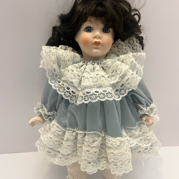 Vintage MANN "it's a Small World" Porcelain Doll, Musical, 1987 - ,