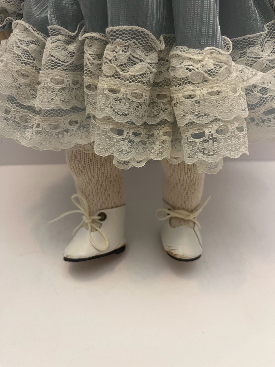 Vintage MANN "it's a Small World" Porcelain Doll, Musical, 1987 - , 4