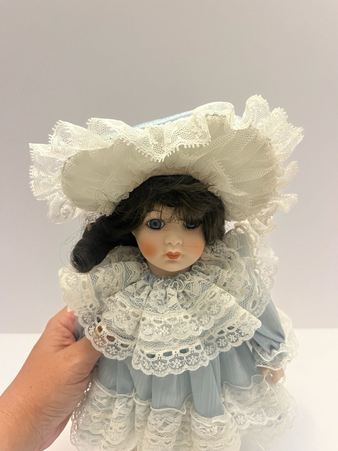 Vintage MANN "it's a Small World" Porcelain Doll, Musical, 1987 - , 8