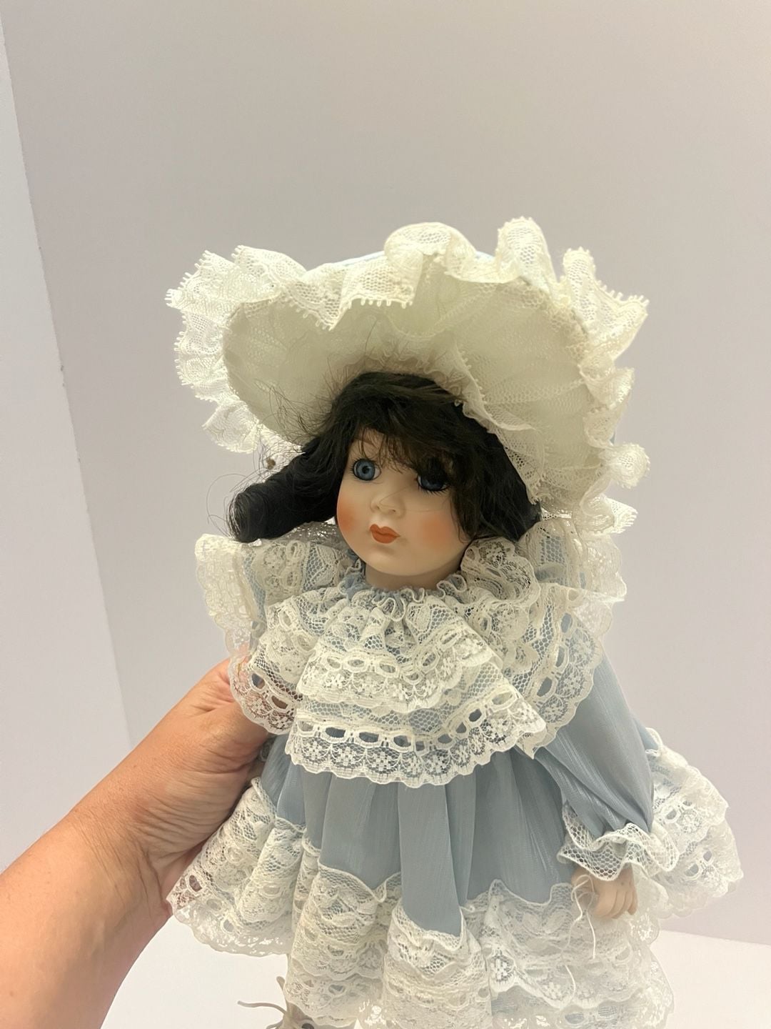 Vintage MANN "it's a Small World" Porcelain Doll, Musical, 1987 - , 10