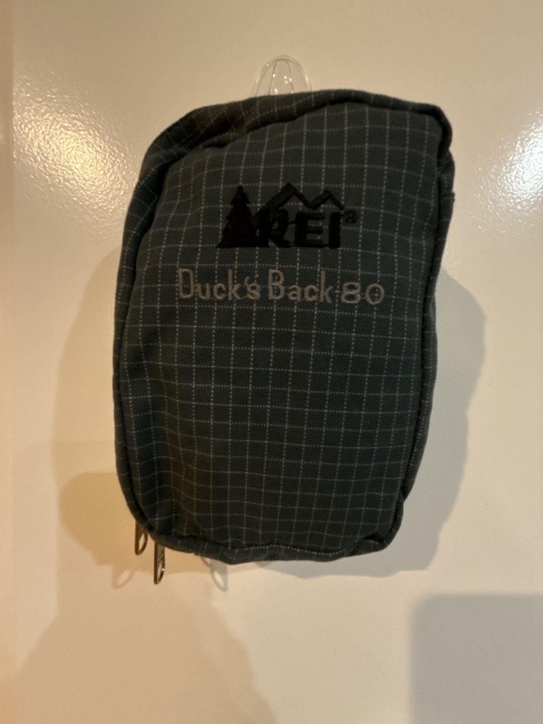 REI Duck's Back 80 Pack Rain Cover with Storage Pouch 1