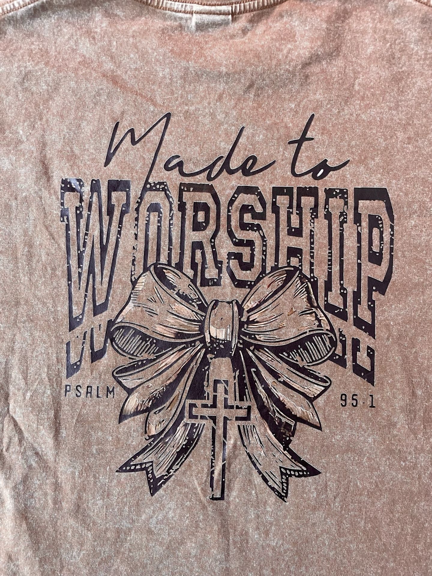 Made to Worship Psalm 95:1 Bow and Cross Graphic Washed T-Shirt 2