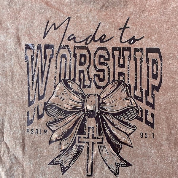 Made to Worship Psalm 95:1 Bow and Cross Graphic Washed T-Shirt