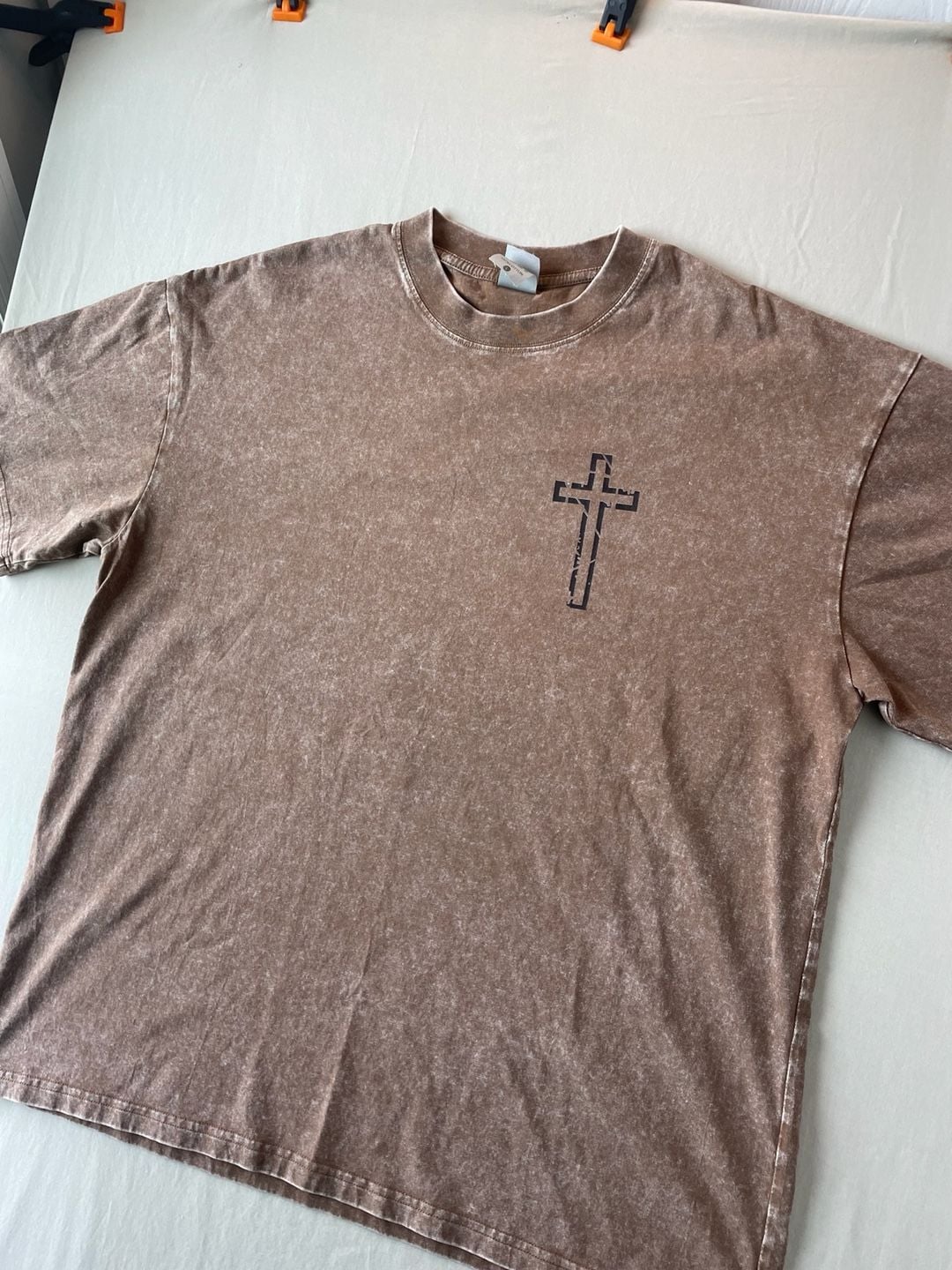 Made to Worship Psalm 95:1 Bow and Cross Graphic Washed T-Shirt 3