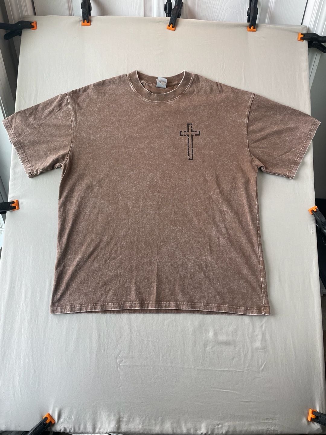 Made to Worship Psalm 95:1 Bow and Cross Graphic Washed T-Shirt 4
