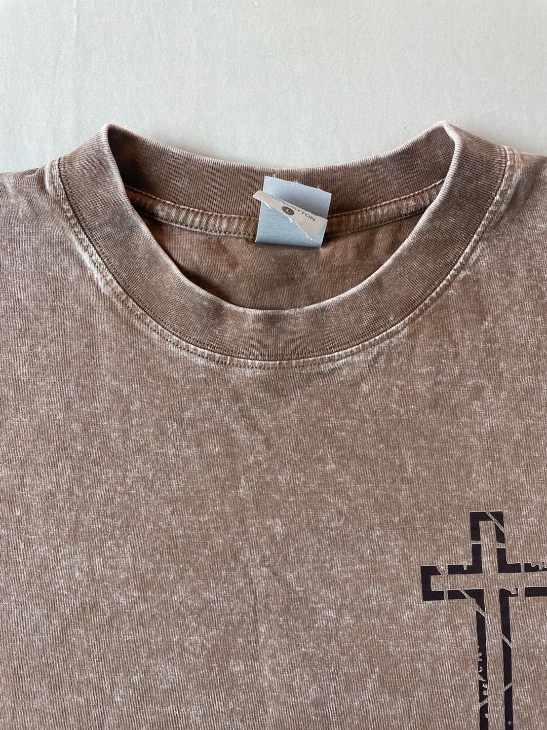 Made to Worship Psalm 95:1 Bow and Cross Graphic Washed T-Shirt 5