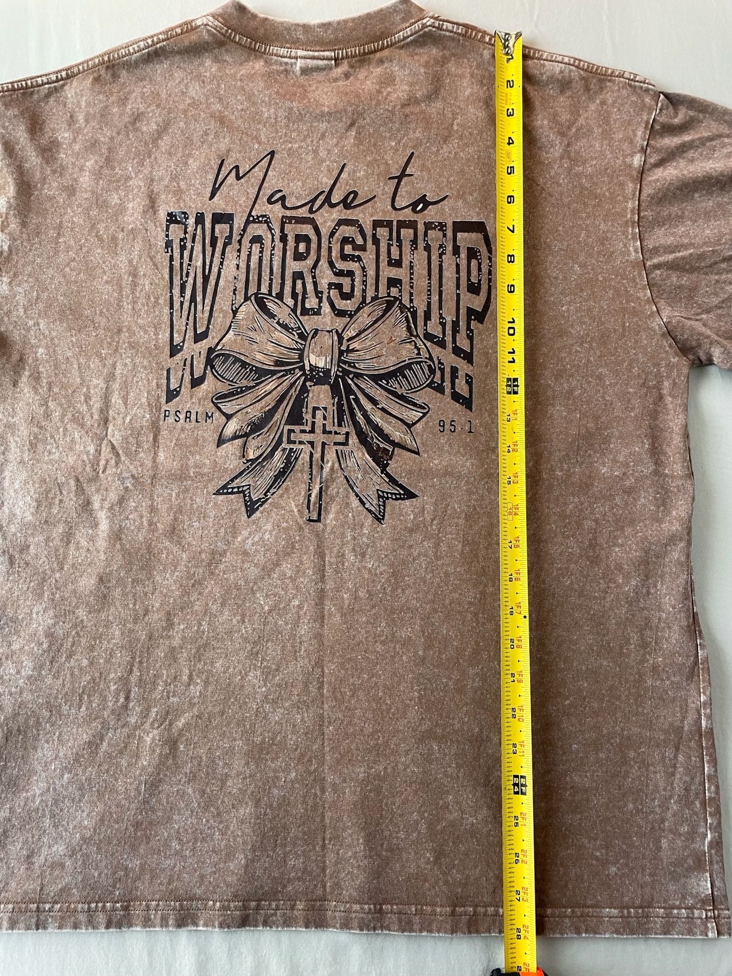 Made to Worship Psalm 95:1 Bow and Cross Graphic Washed T-Shirt 13