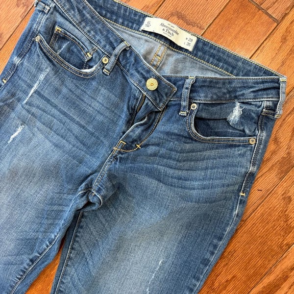 Abercrombie & Fitch Women's Distressed Mid-Rise Skinny Jeans Size 6L