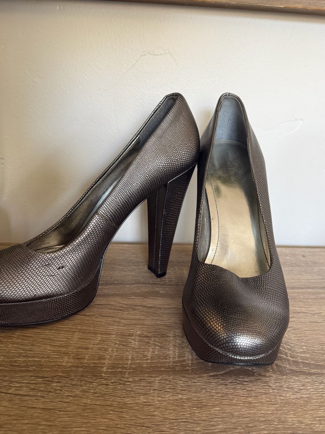 Calvin Klein Carley Metallic Pewter Snake Embossed Platform Pumps Size: 8.5 3