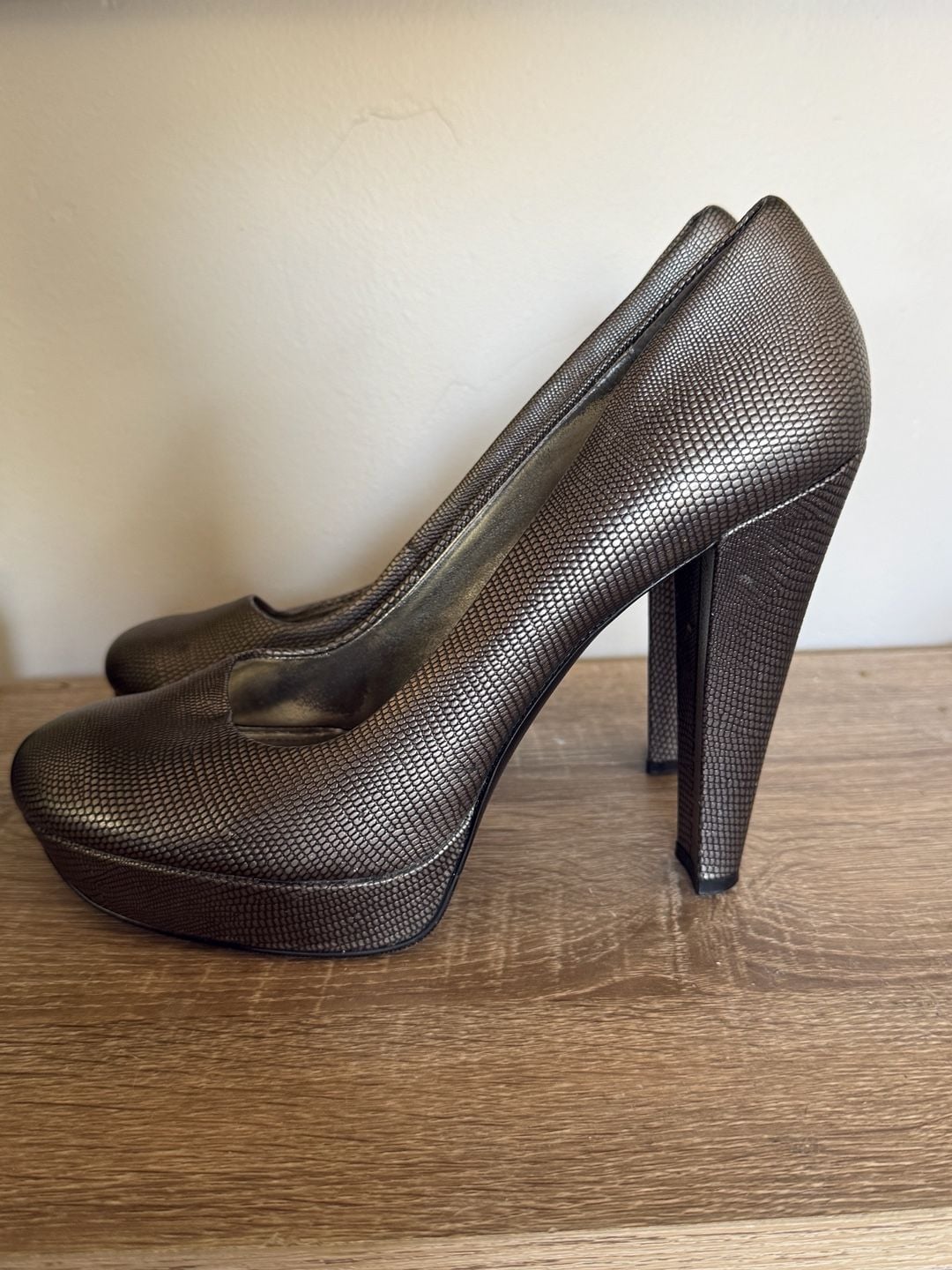 Calvin Klein Carley Metallic Pewter Snake Embossed Platform Pumps Size: 8.5 4