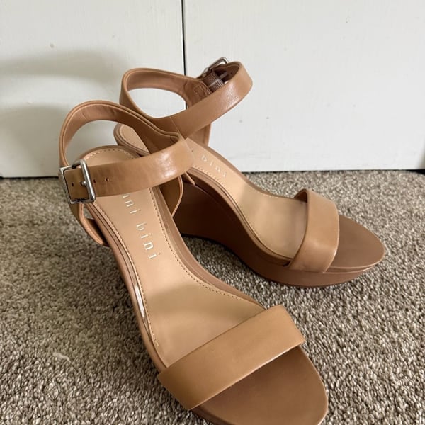Gianni Bini Telmma Leather Platform Wedge Sandals