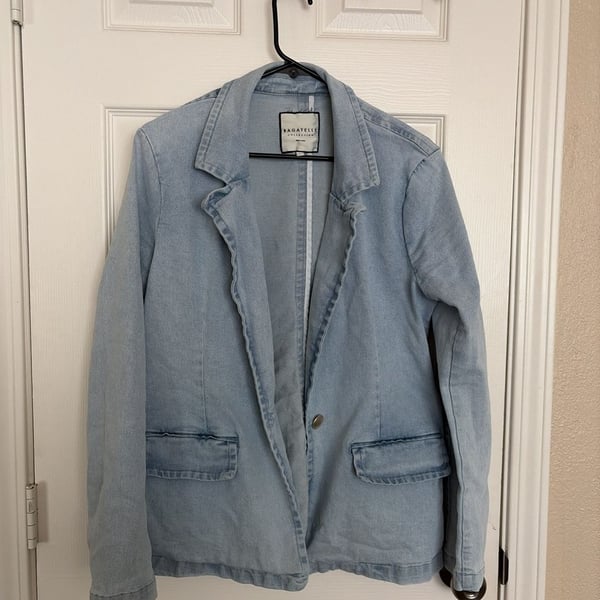 Bagatelle Collection Light Wash Denim Blazer Jacket