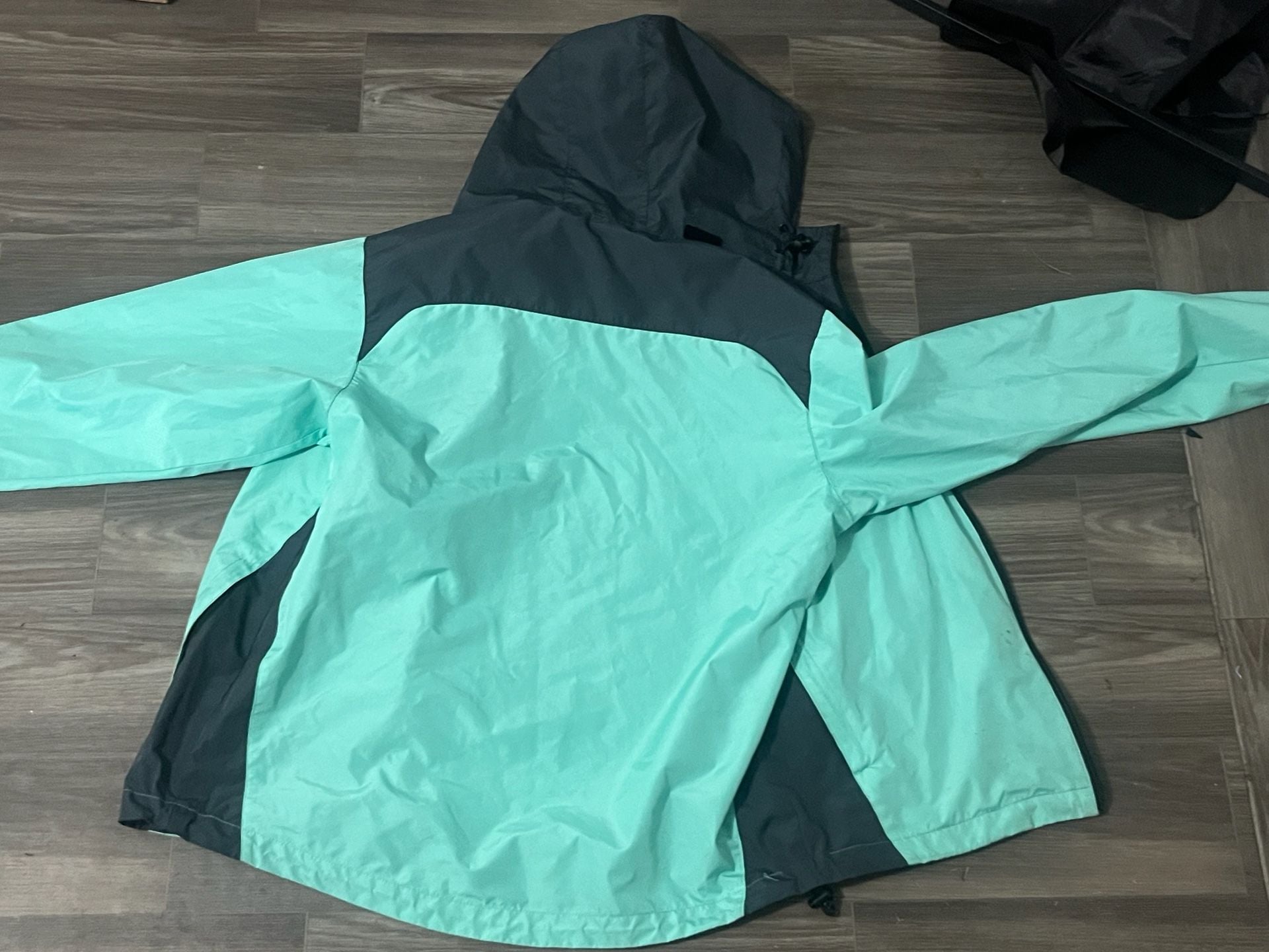The North Face green & black windbreaker jacket #outdoor #hiking 7