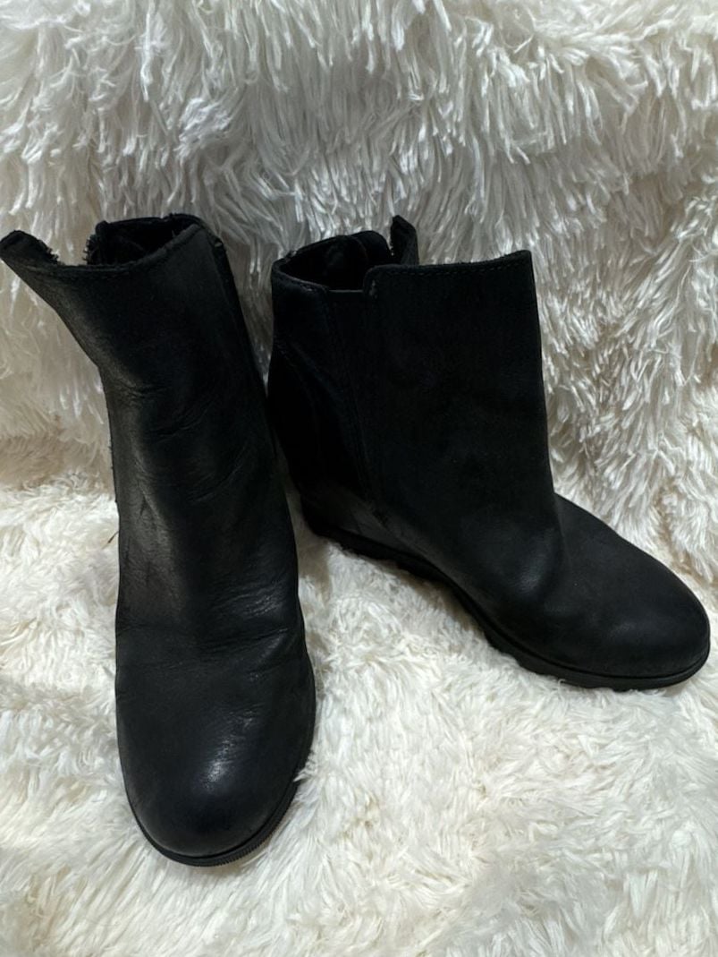 741 Sorel Joan of Arctic Wedge II Zip Waterproof Leather Ankle Boots
S9 1