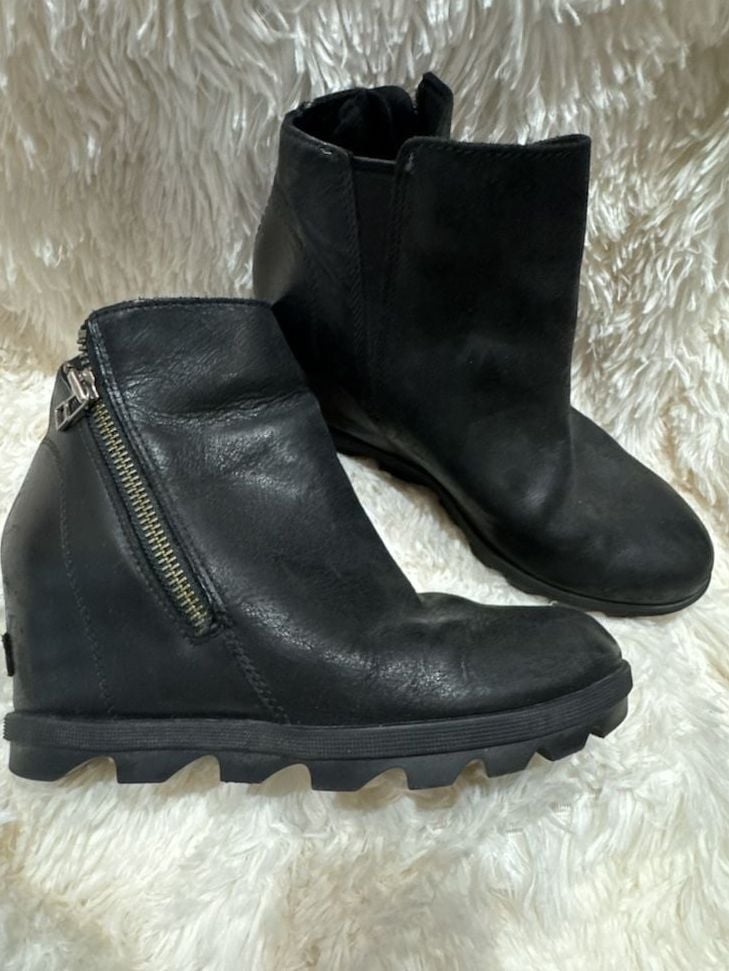 741 Sorel Joan of Arctic Wedge II Zip Waterproof Leather Ankle Boots
S9 2