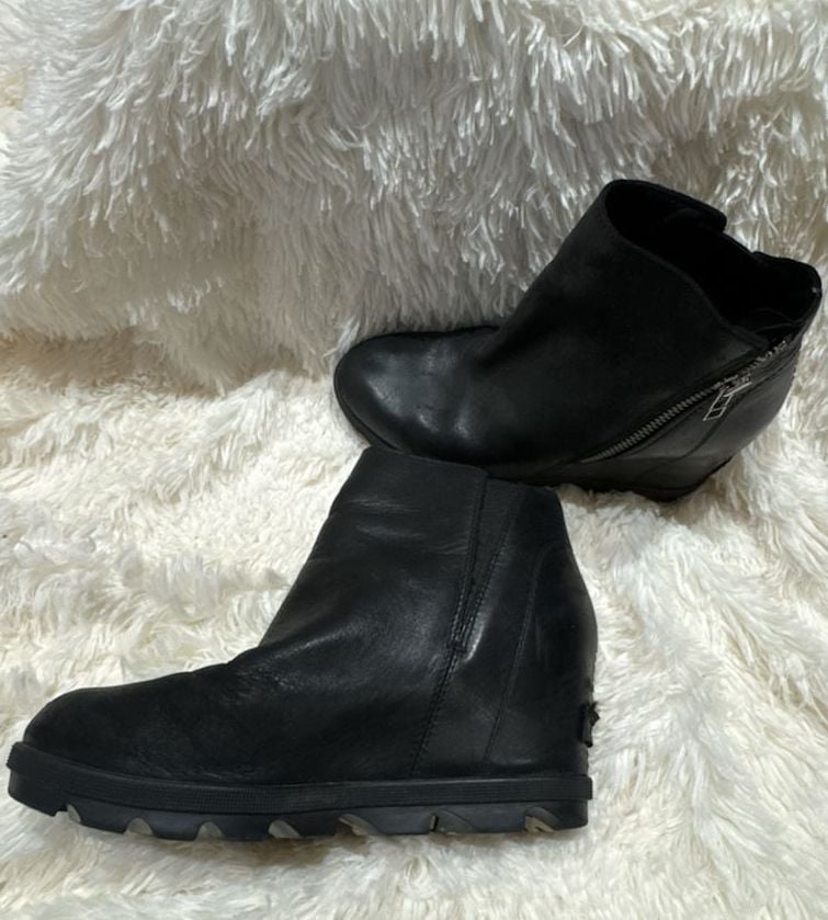 741 Sorel Joan of Arctic Wedge II Zip Waterproof Leather Ankle Boots
S9 3