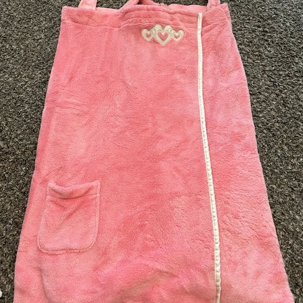 Capelli New York Women's Pink Coral Fleece Wearable Bath Spa Wrap with Heart Embroidery and Pocket