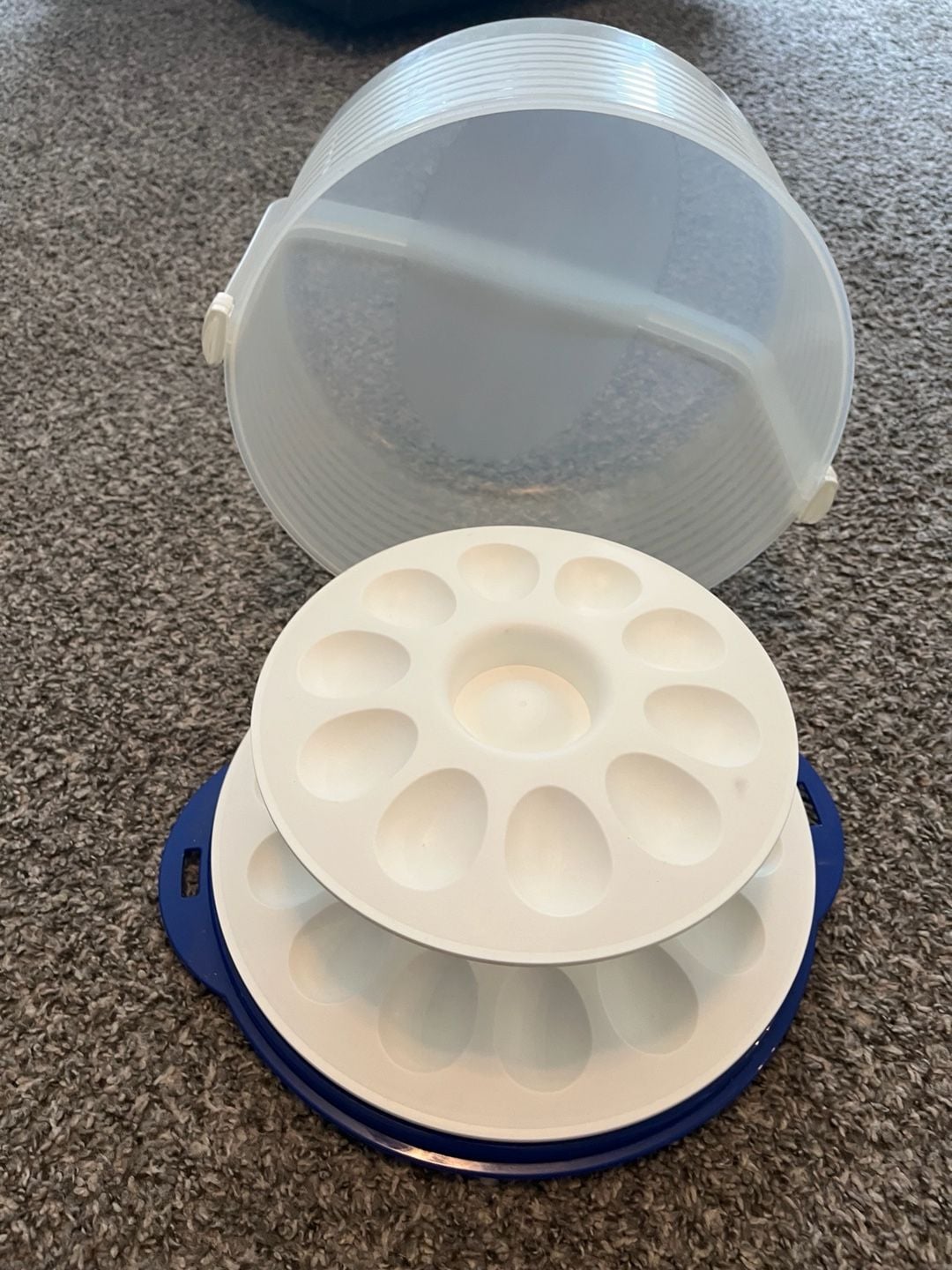 Tupperware Egg Taker and Deviled Egg Carrier with Blue Base and Clear Locking Lid 2