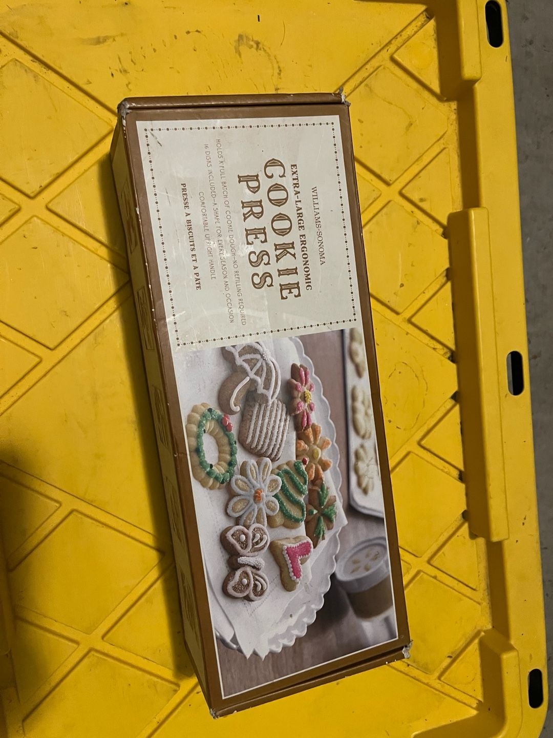 Williams-Sonoma Extra-Large Ergonomic Cookie Press with 16 Discs 1