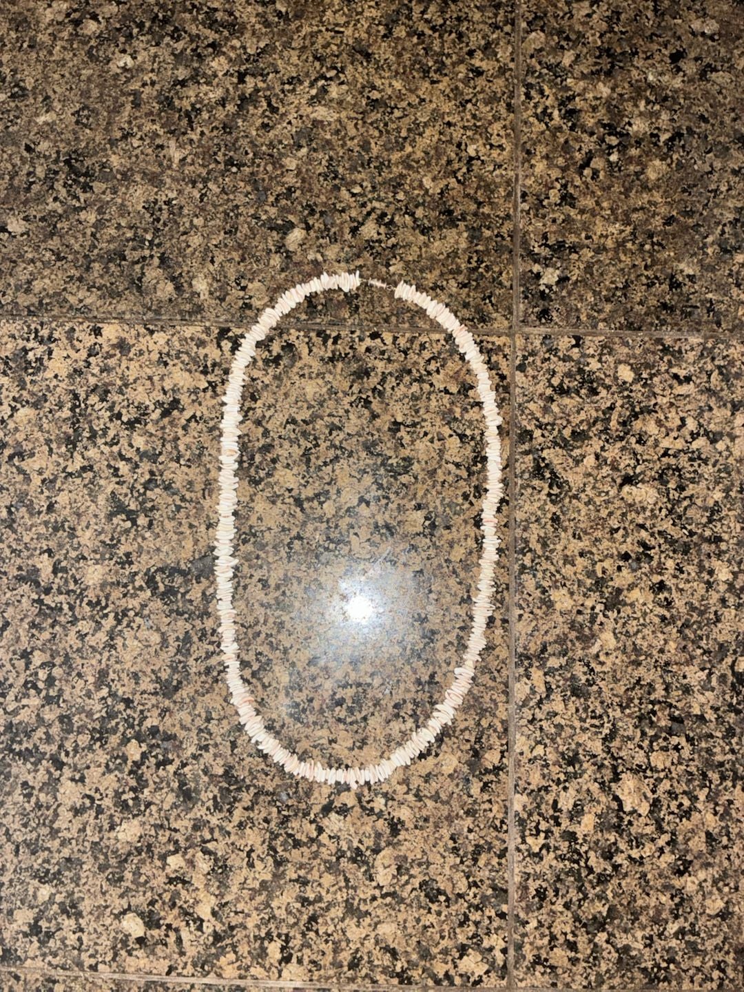 Vintage White Chipped Puka Shell Beach Surfer Necklace 2