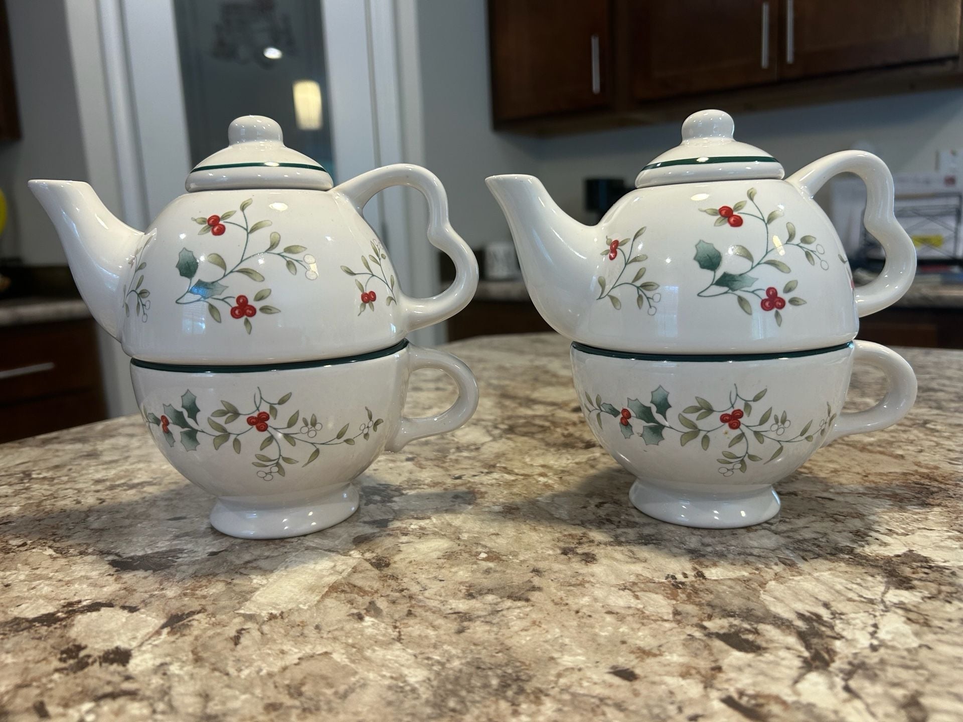 Pfaltzgraff Winterberry Tea for One Stackable Teapot and Cup Set of 2 1