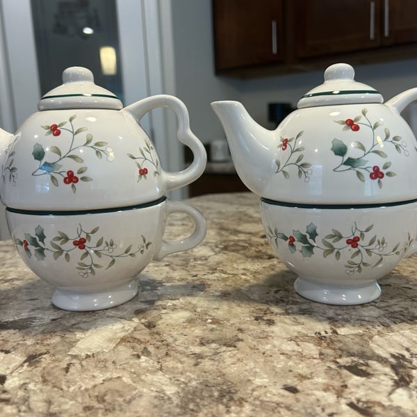 Pfaltzgraff Winterberry Tea for One Stackable Teapot and Cup Set of 2