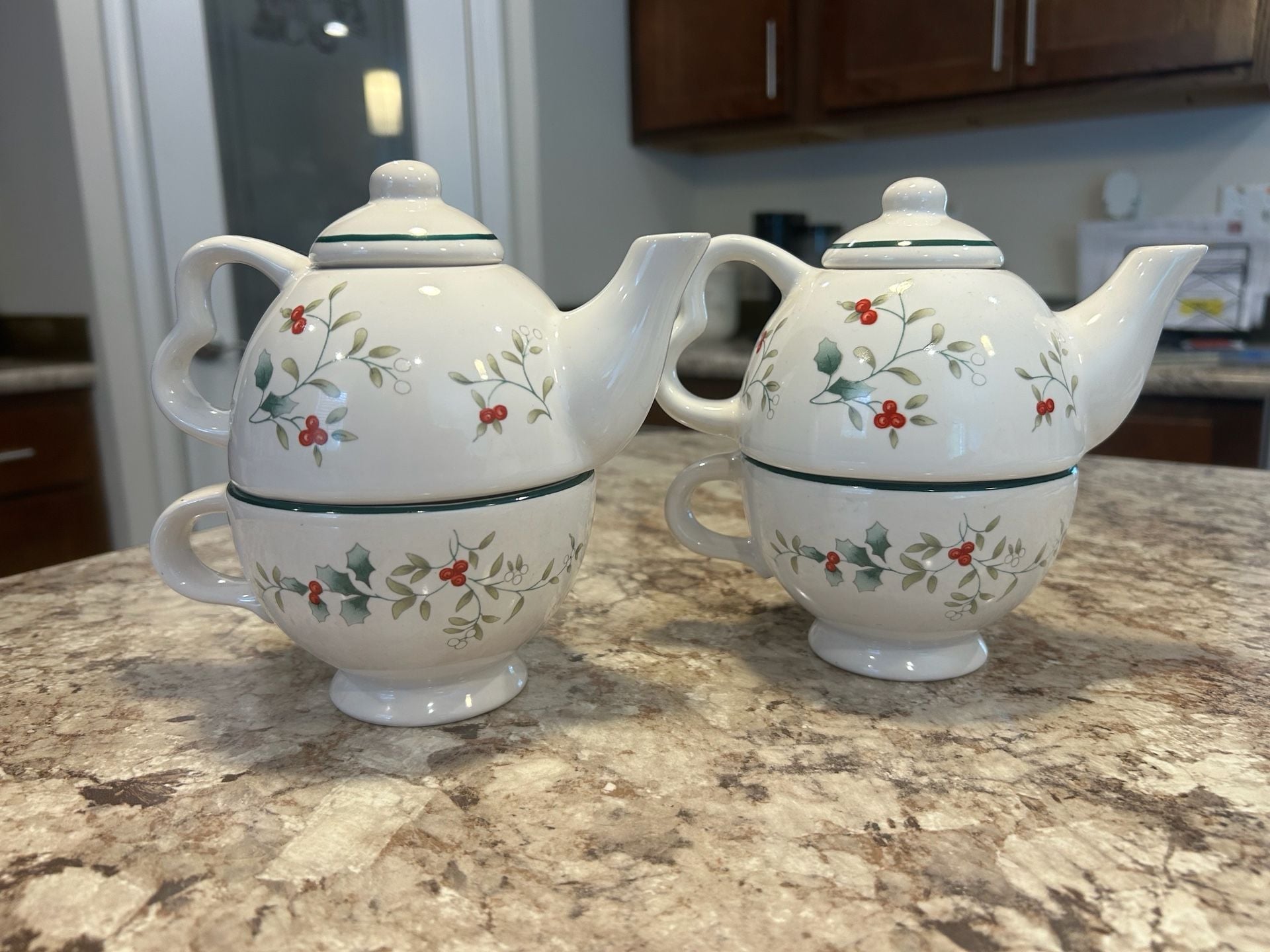 Pfaltzgraff Winterberry Tea for One Stackable Teapot and Cup Set of 2 2