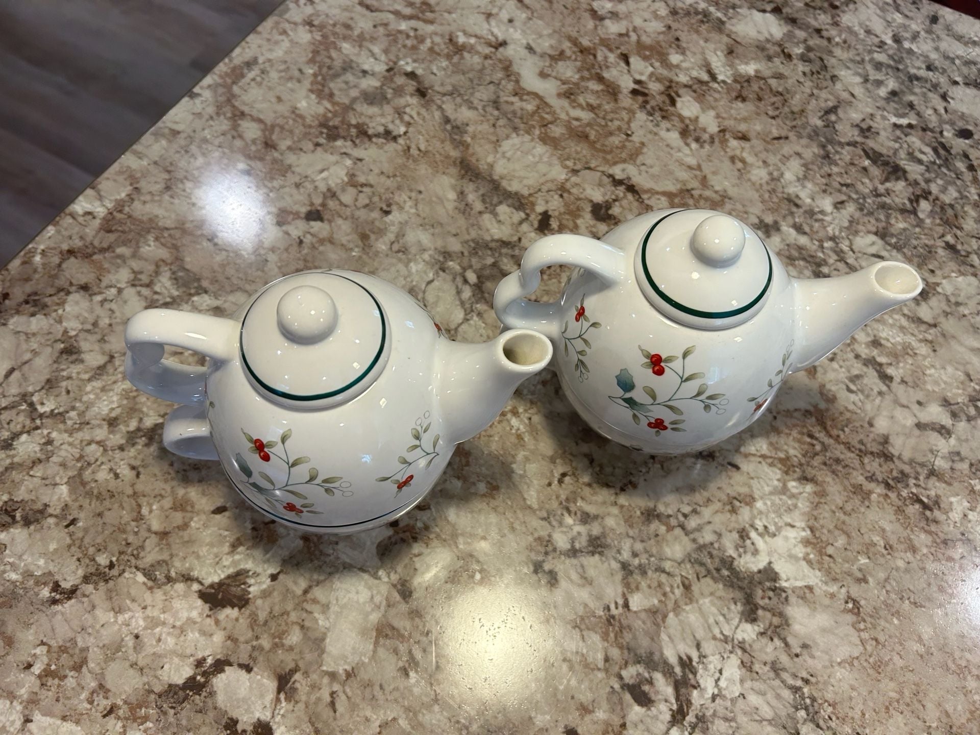 Pfaltzgraff Winterberry Tea for One Stackable Teapot and Cup Set of 2 3