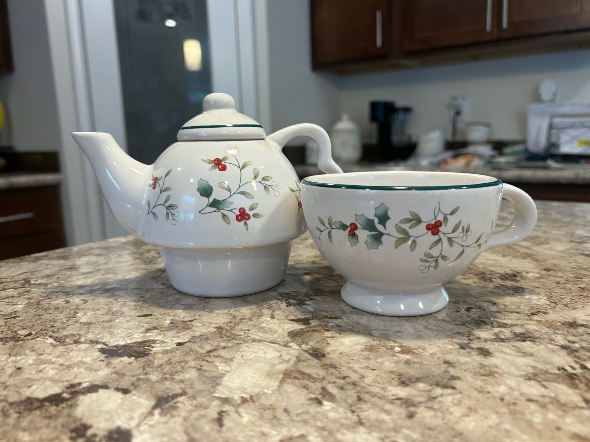 Pfaltzgraff Winterberry Tea for One Stackable Teapot and Cup Set of 2 4