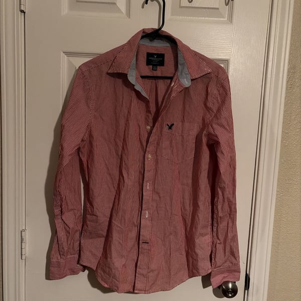 American Eagle Outfitters Men's Red and White Striped Classic Fit Long Sleeve Button-Down Shirt