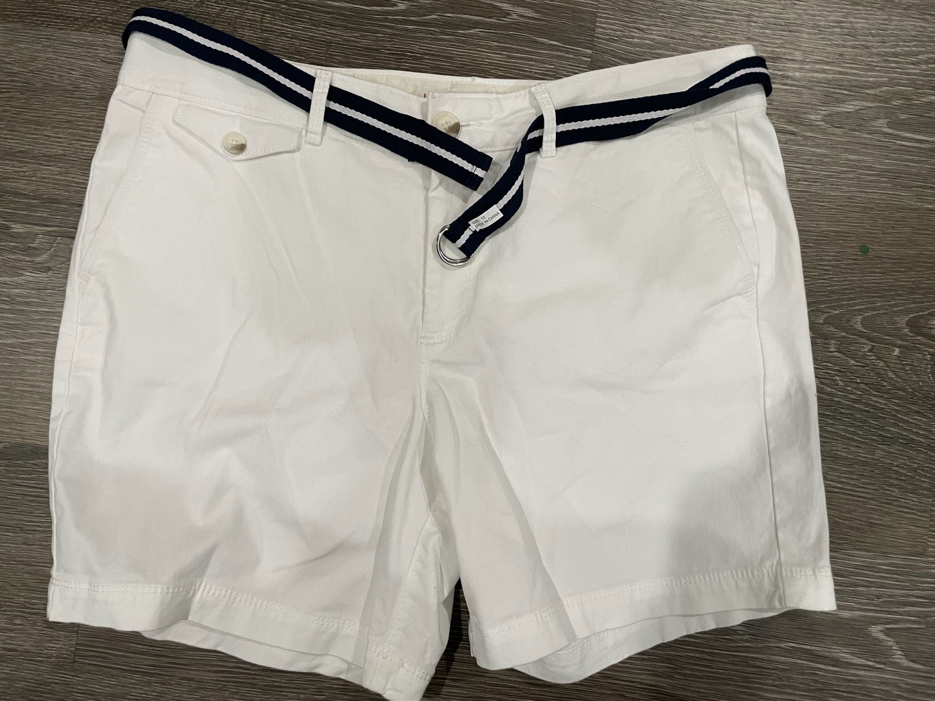 Size 12 Dockers Women's White Belted Chino Shorts 2
