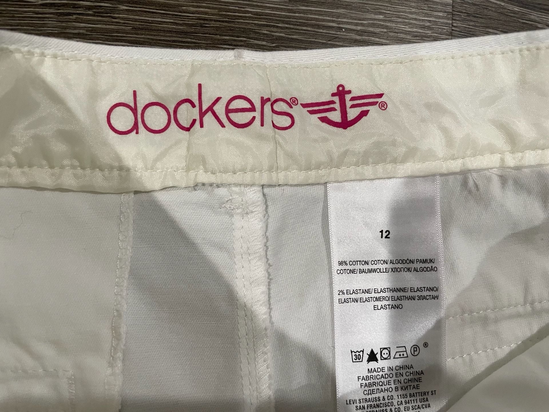 Size 12 Dockers Women's White Belted Chino Shorts 6