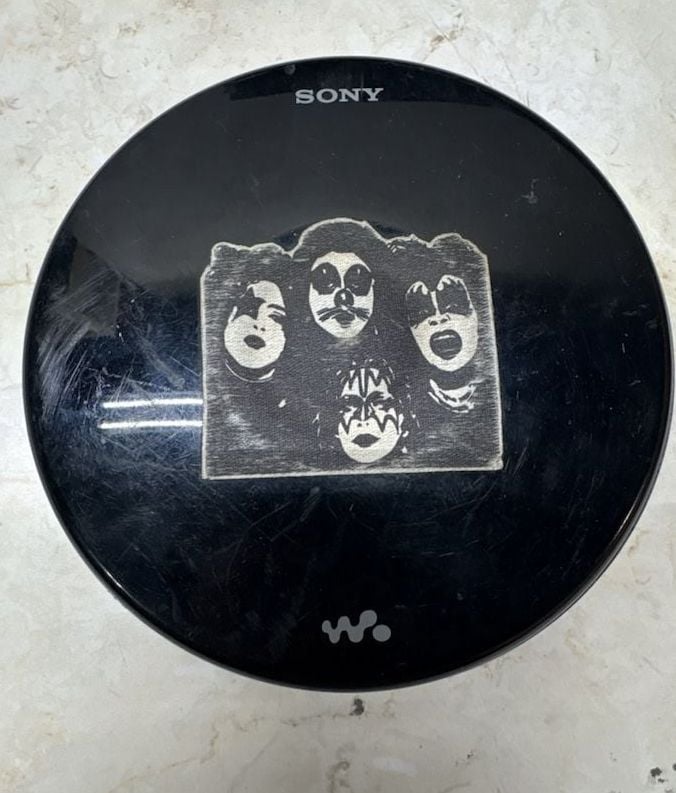 Sony D-NE730 Walkman Portable CD Player with KISS Band Sticker 1