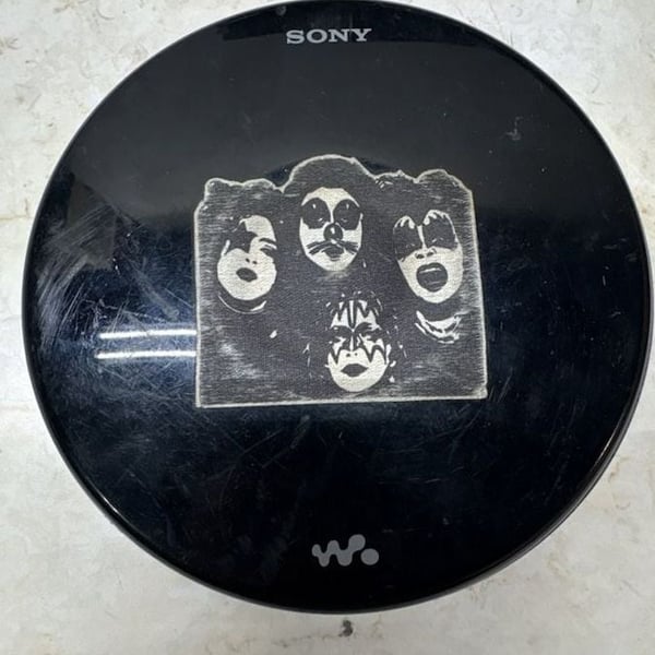Sony D-NE730 Walkman Portable CD Player with KISS Band Sticker