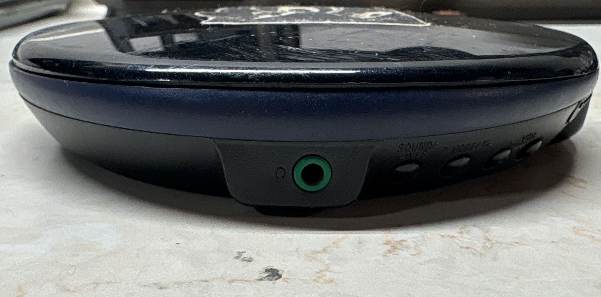 Sony D-NE730 Walkman Portable CD Player with KISS Band Sticker 2
