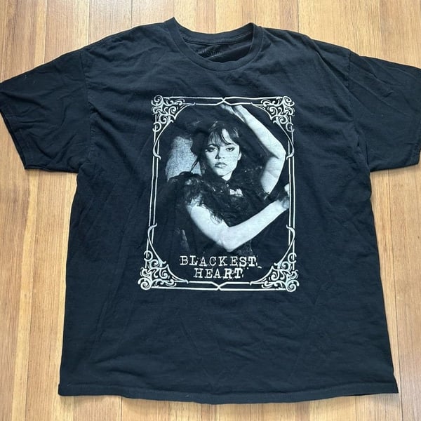 Wednesday Netflix Series Blackest Heart Graphic T-Shirt XL