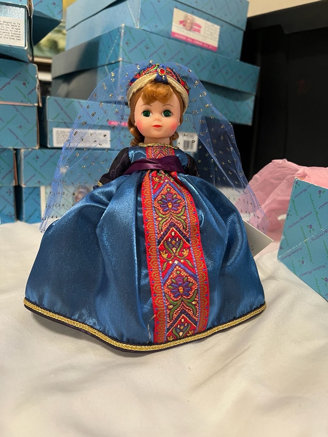 Madame Alexander The Dutchess Doll Model 14613 4