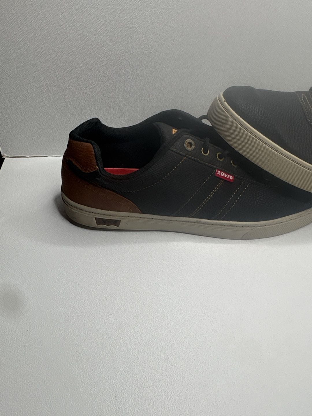 Levi's Jason-WX Low Top Casual Sneakers in Black/Tan 4