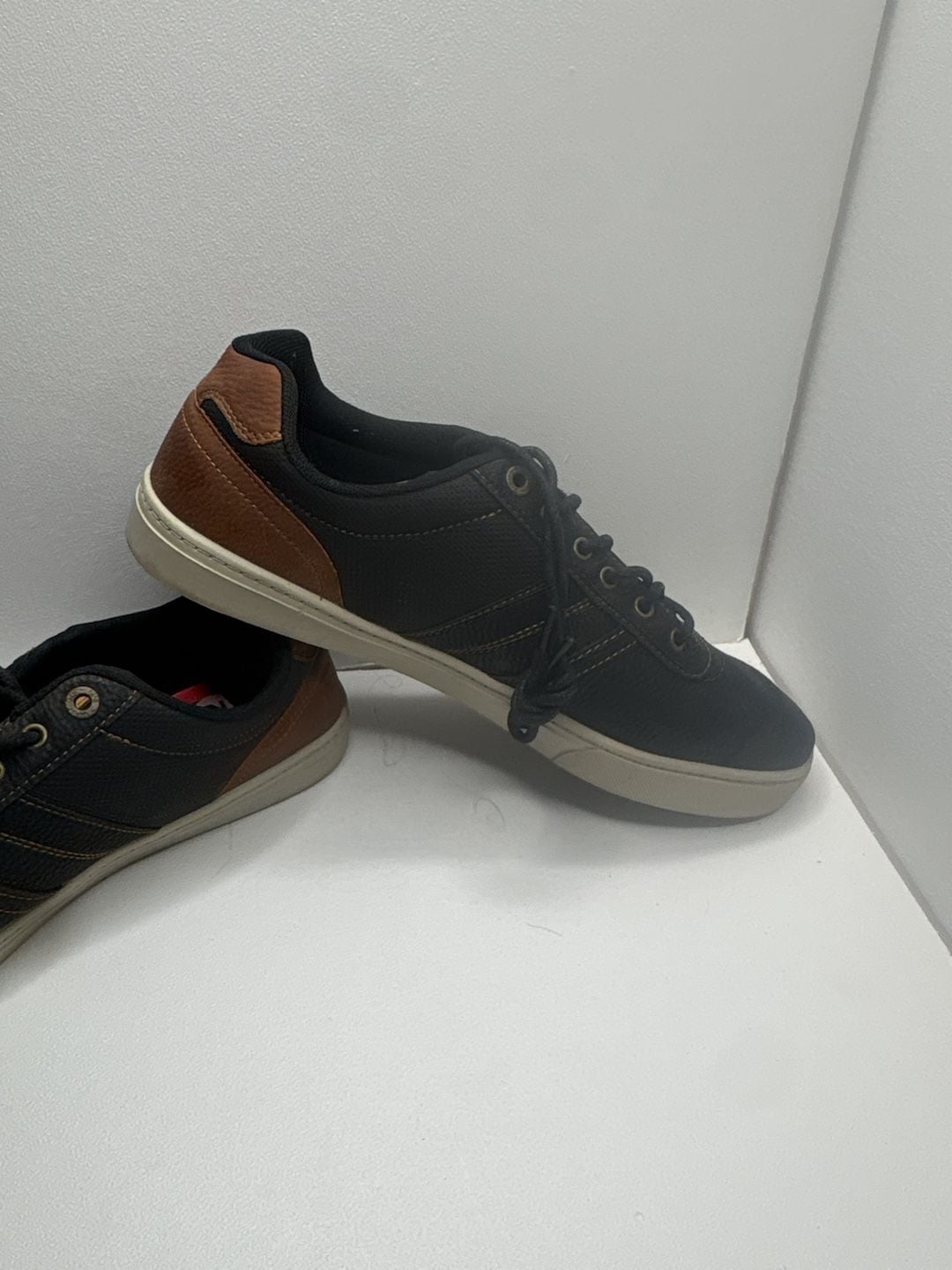 Levi's Jason-WX Low Top Casual Sneakers in Black/Tan 8