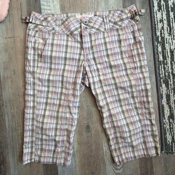Candie's Juniors Double Button Plaid Bermuda Shorts, Size 3