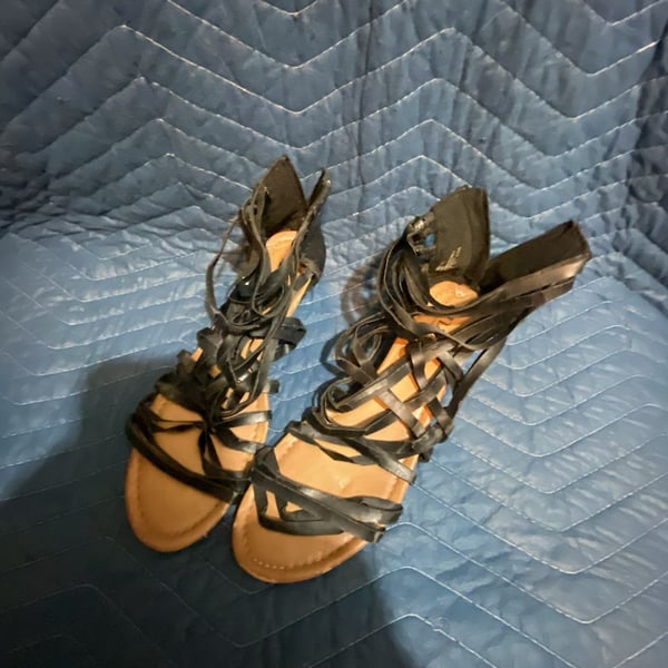 a.n.a A New Approach Women's Black Gladiator Strappy Sandals with Back Zipper