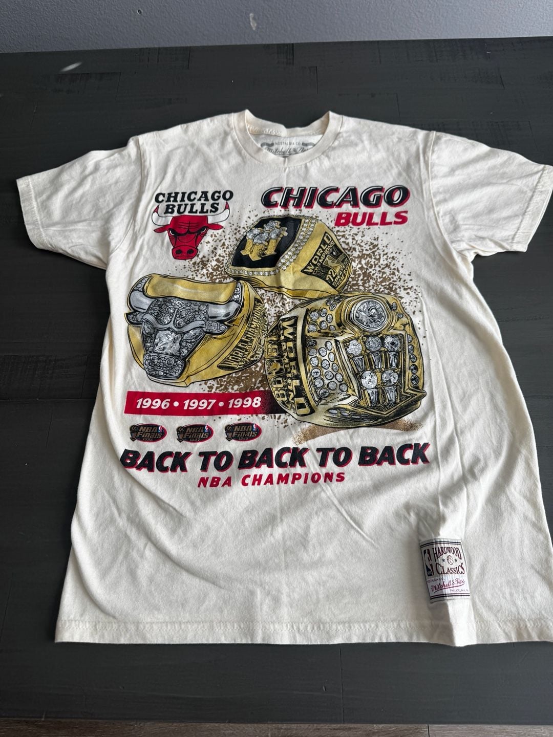 Mitchell & Ness Chicago Bulls Triple Rings NBA Champions Cream T-Shirt 2