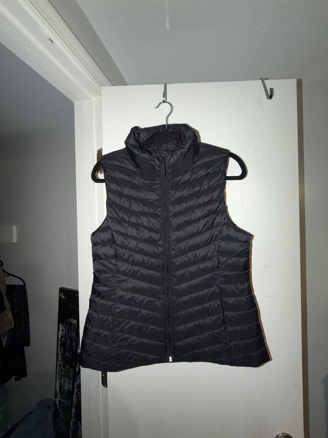 Old Navy Active Water-Resistant Narrow-Channel Puffer Vest 2