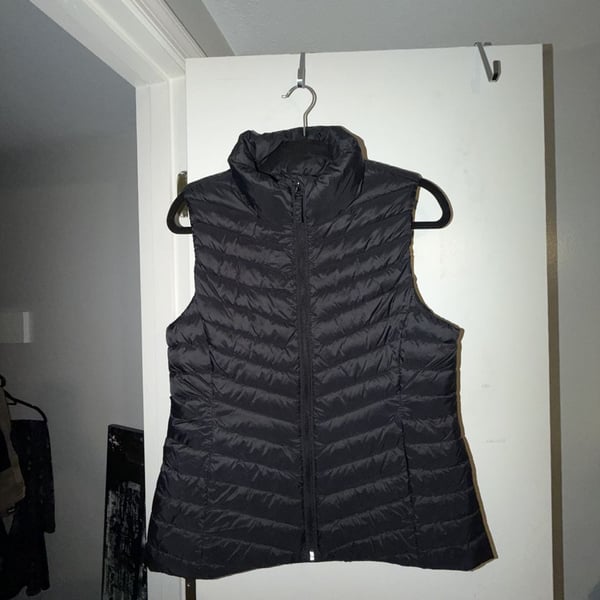 Old Navy Active Water-Resistant Narrow-Channel Puffer Vest