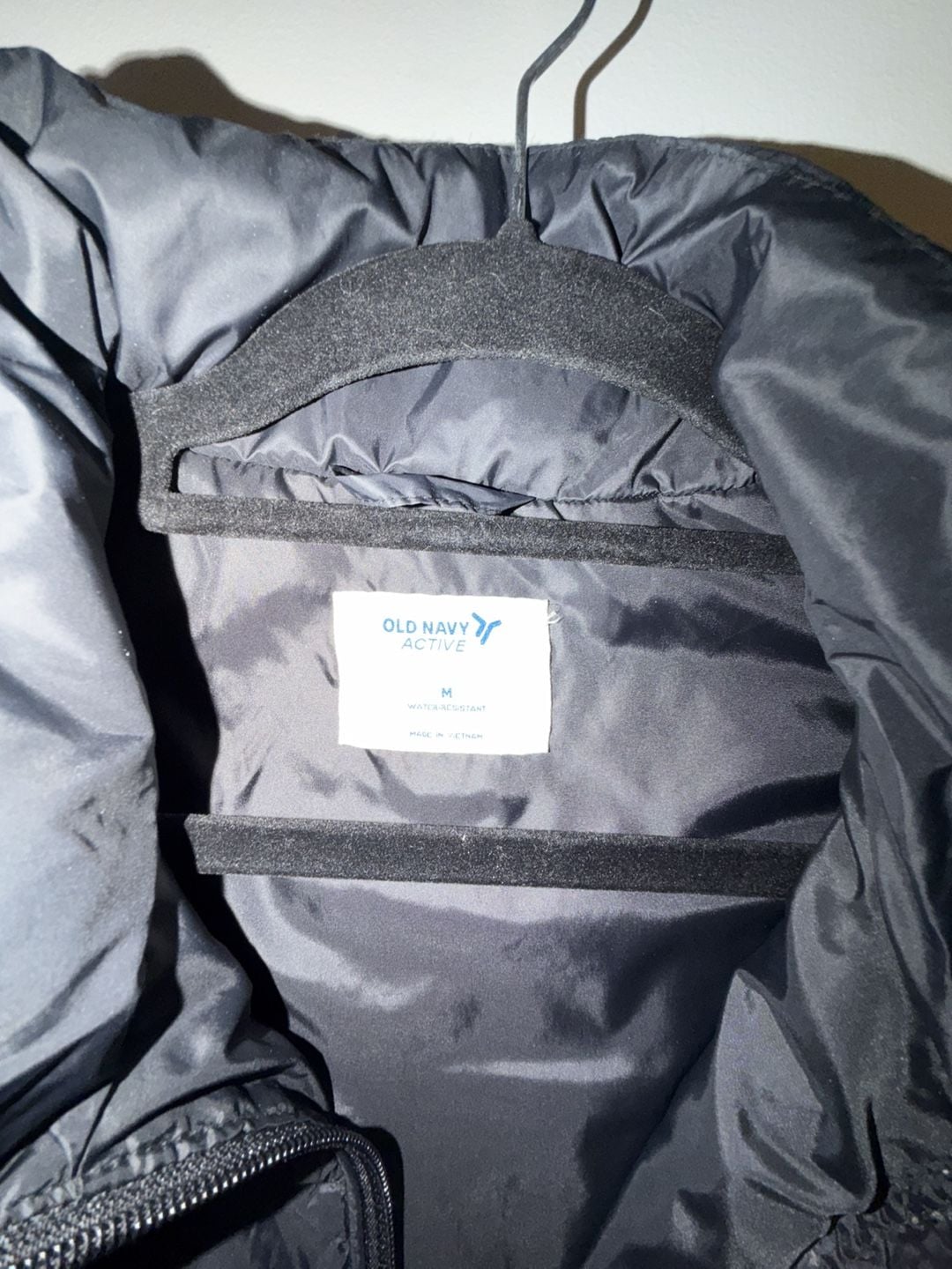 Old Navy Active Water-Resistant Narrow-Channel Puffer Vest 3